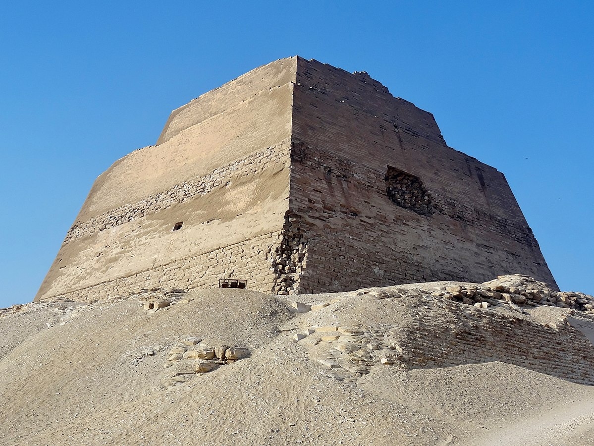 El- Fayoum Oasis and Wadi El Rayyan National Park plus Meidum Pyramid from Cairo