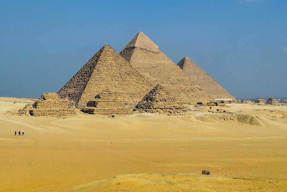 Full-day tour of Giza Pyramids, Sphinx, and Egyptian Museum with lunch from Cairo